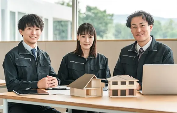 デザイン建築の作業員の画像
